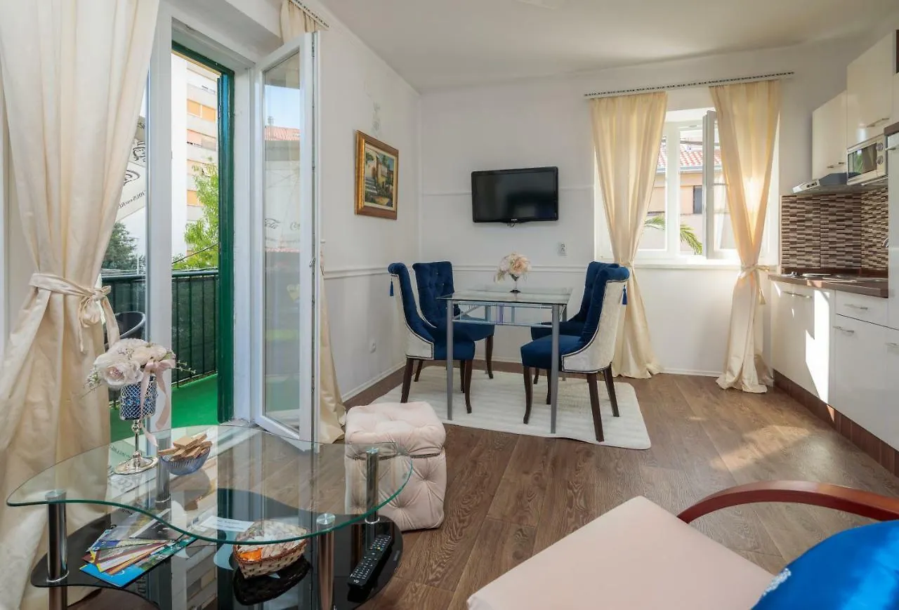 Apartment Helena سبليت